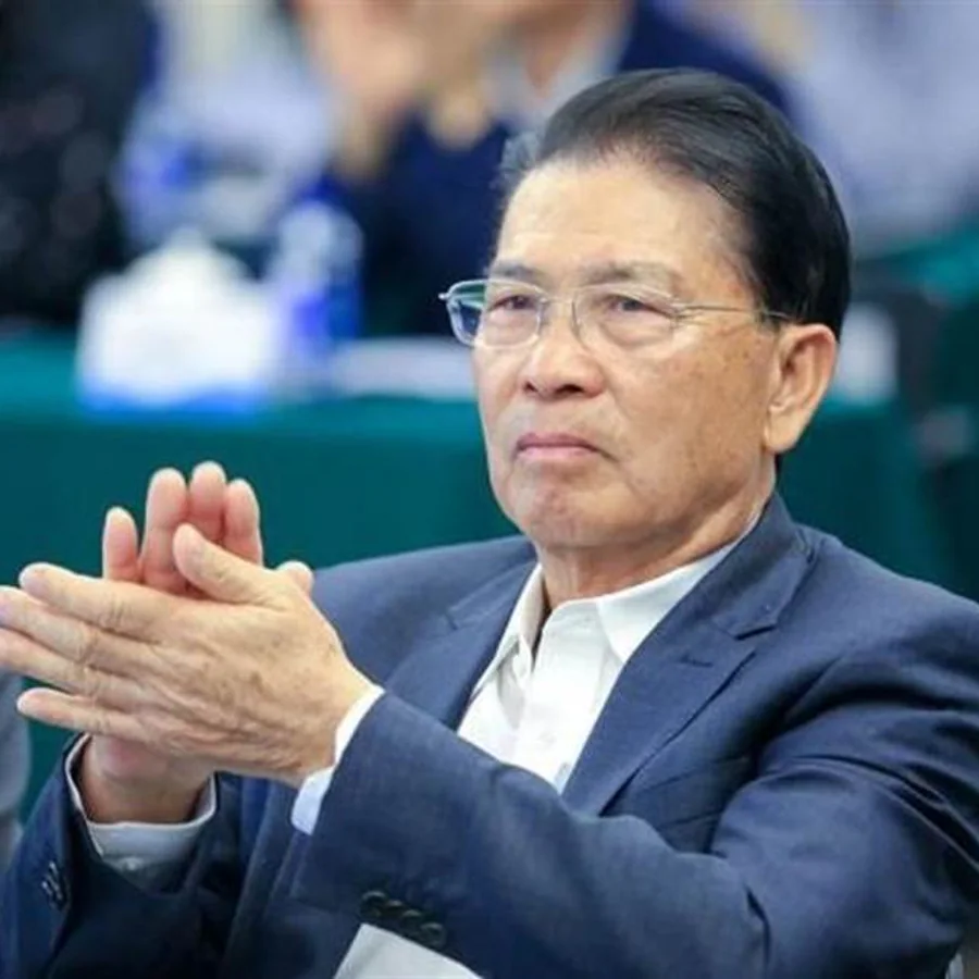 何享健及家族的公开人物照片